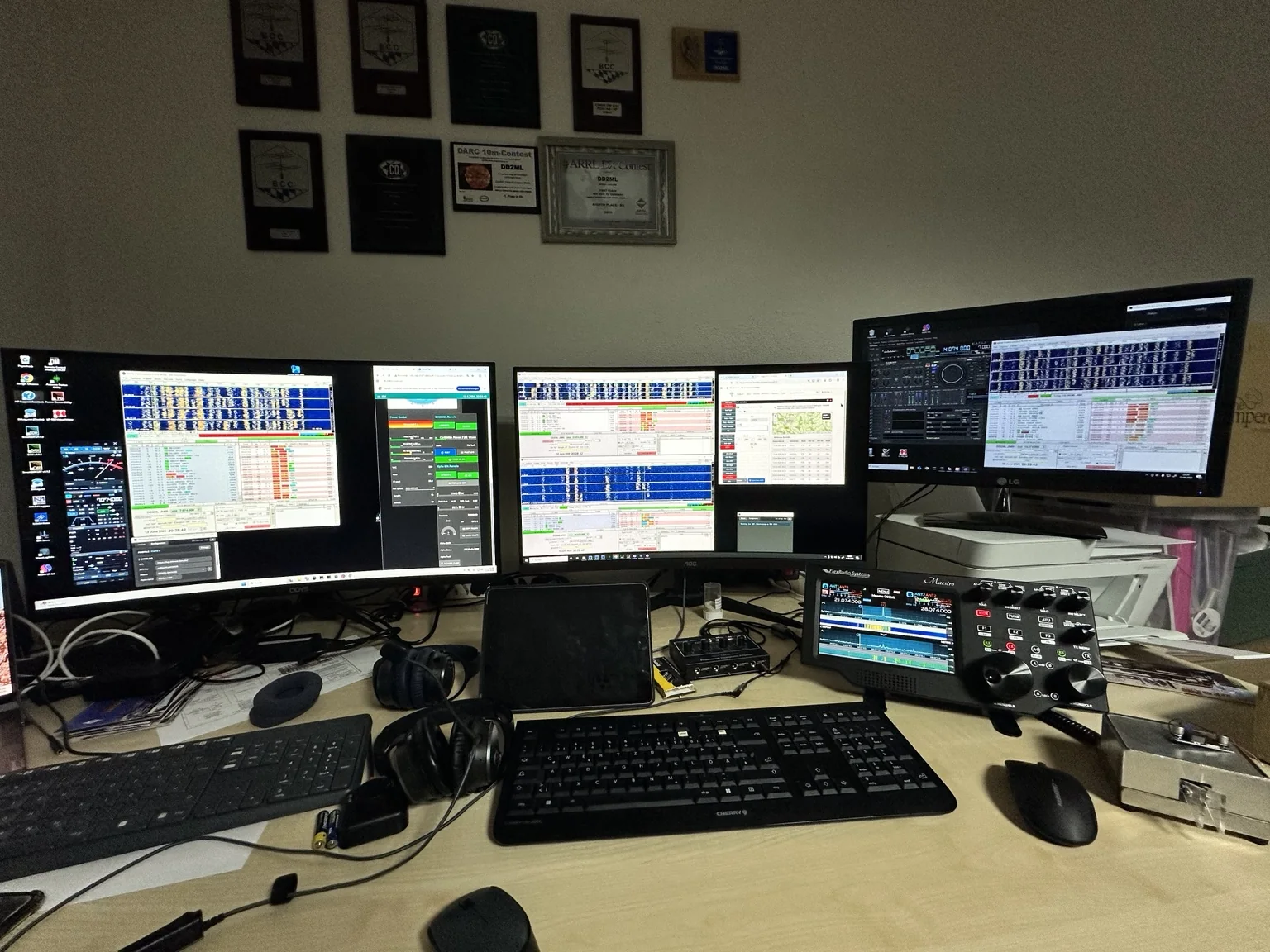 DD2ML contest and remote station with multiple monitors
